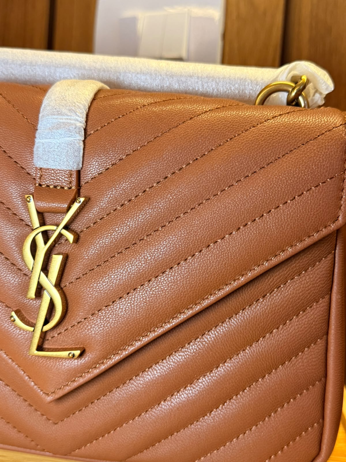 Yves Saint Laurent College Medium (Pronta entrega)