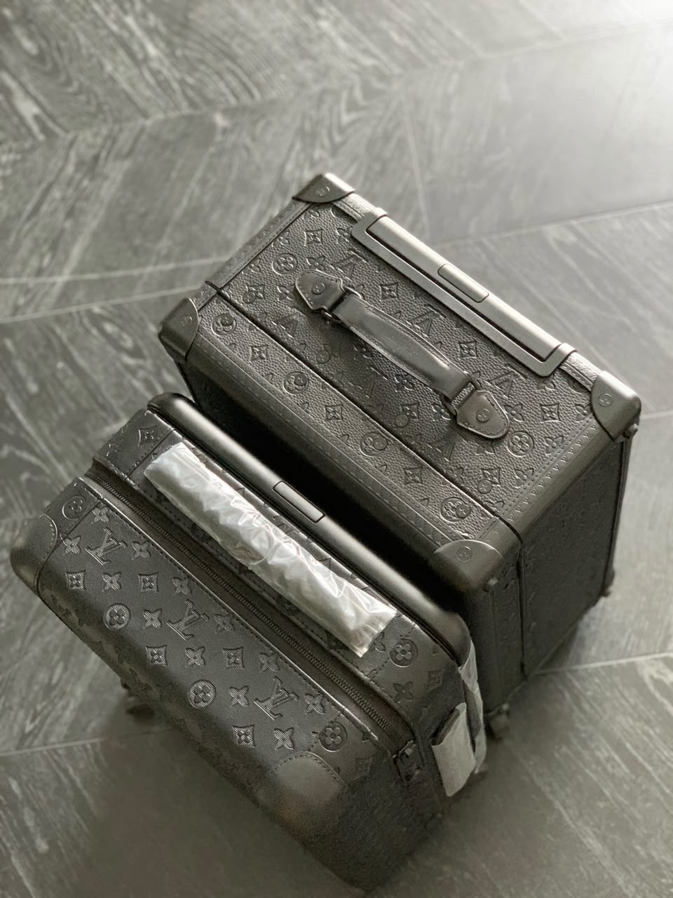 Louis Vuitton Horizon 55 Black