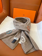 Cachecol Hermès Tri-Maillon Details Cuir Marrom-Claro