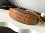 Bolsa Hobo Loop Monogram Louis Vuitton.