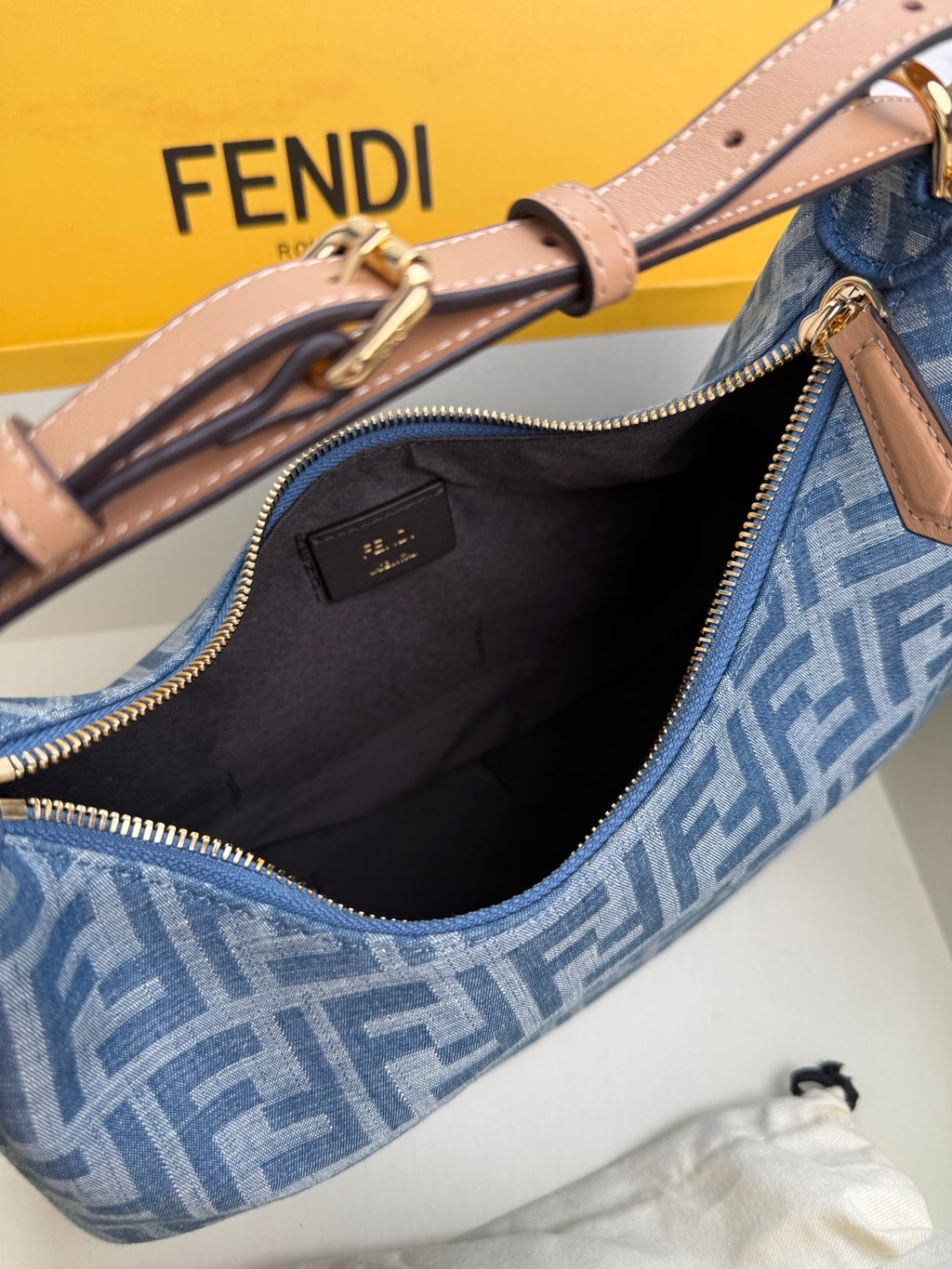 Fendi Fendigraphy Small Azul