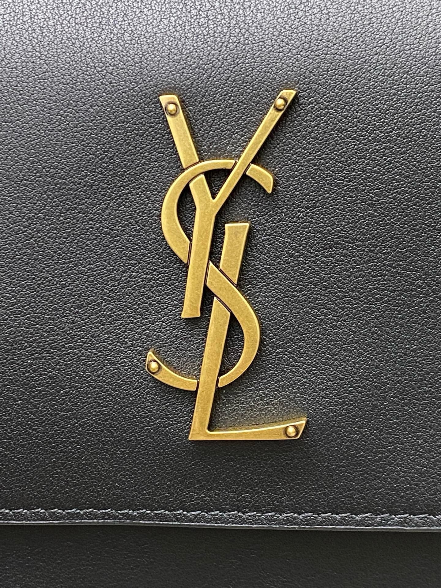 Saint Laurent Niki Saddle Shoulder Bag Black Ferragens Douradas