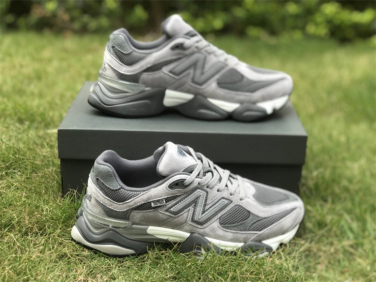 New Balance 9060 Cinza