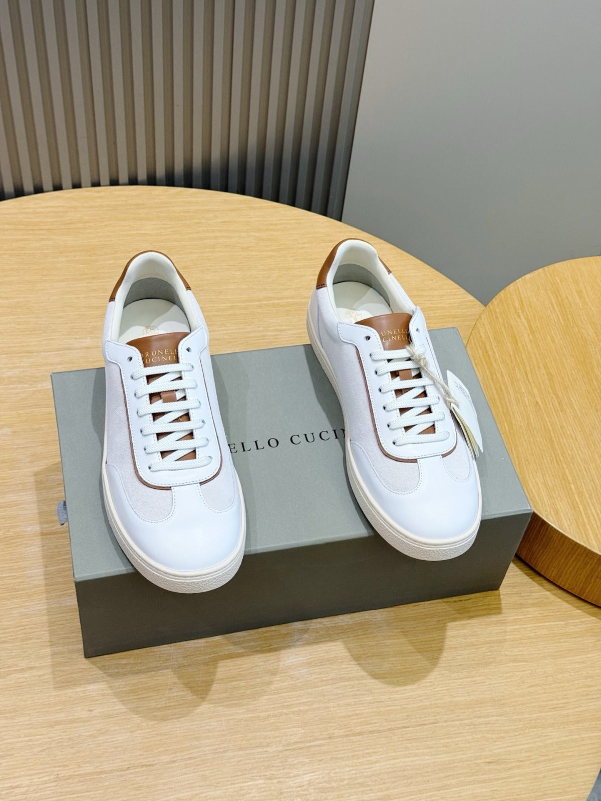 Brunello Cucinelli contrast-trimmed low-top Sneaker White/Tan Brown