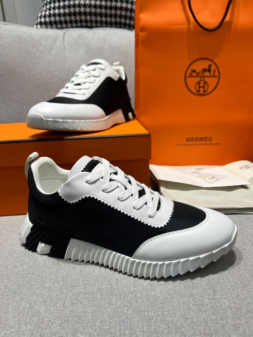 Hermès Jet Sneaker Black/White