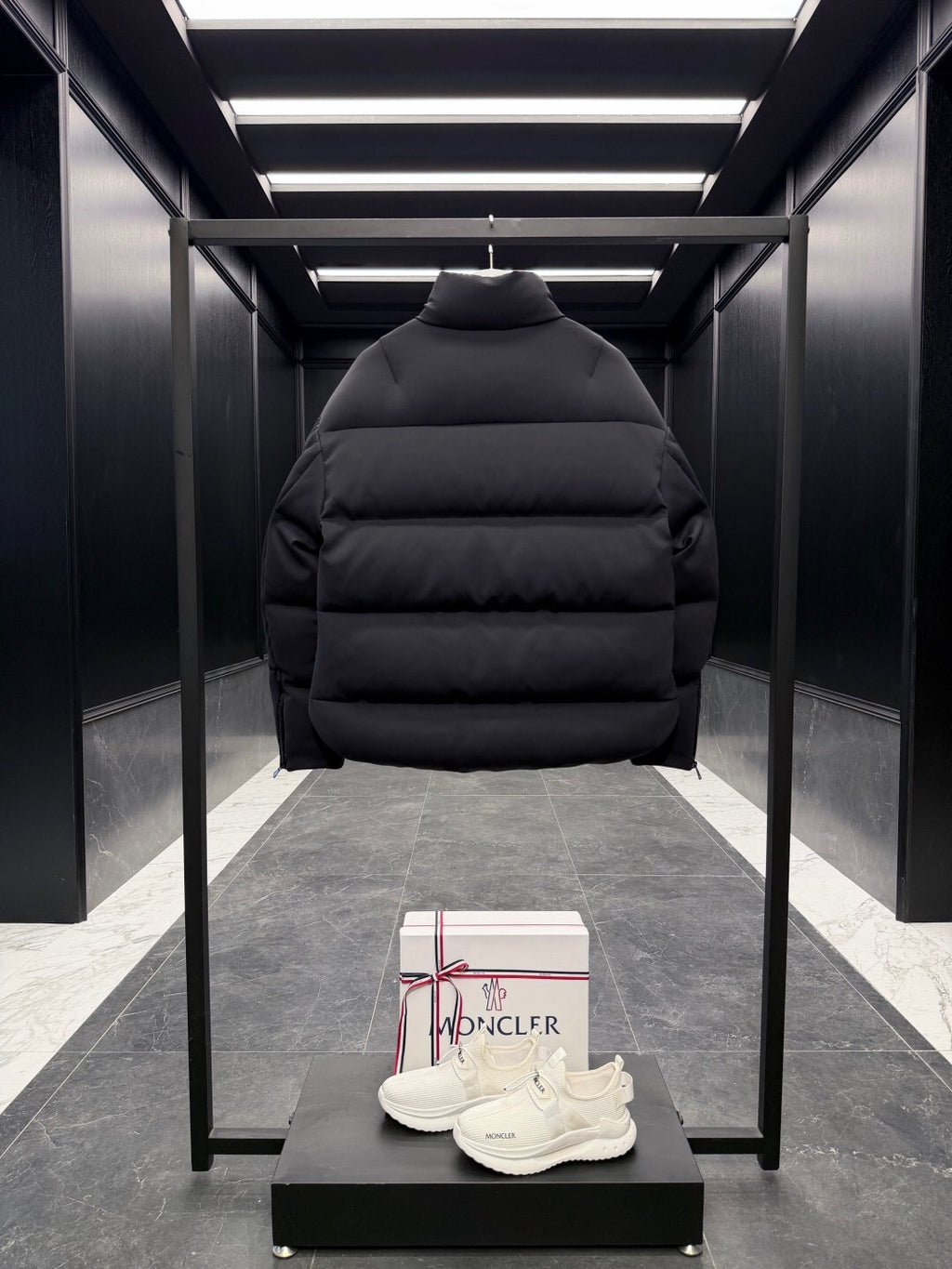 Moncler x EE72 by Edward Enninful Seymour Short Down Jacket Feminina