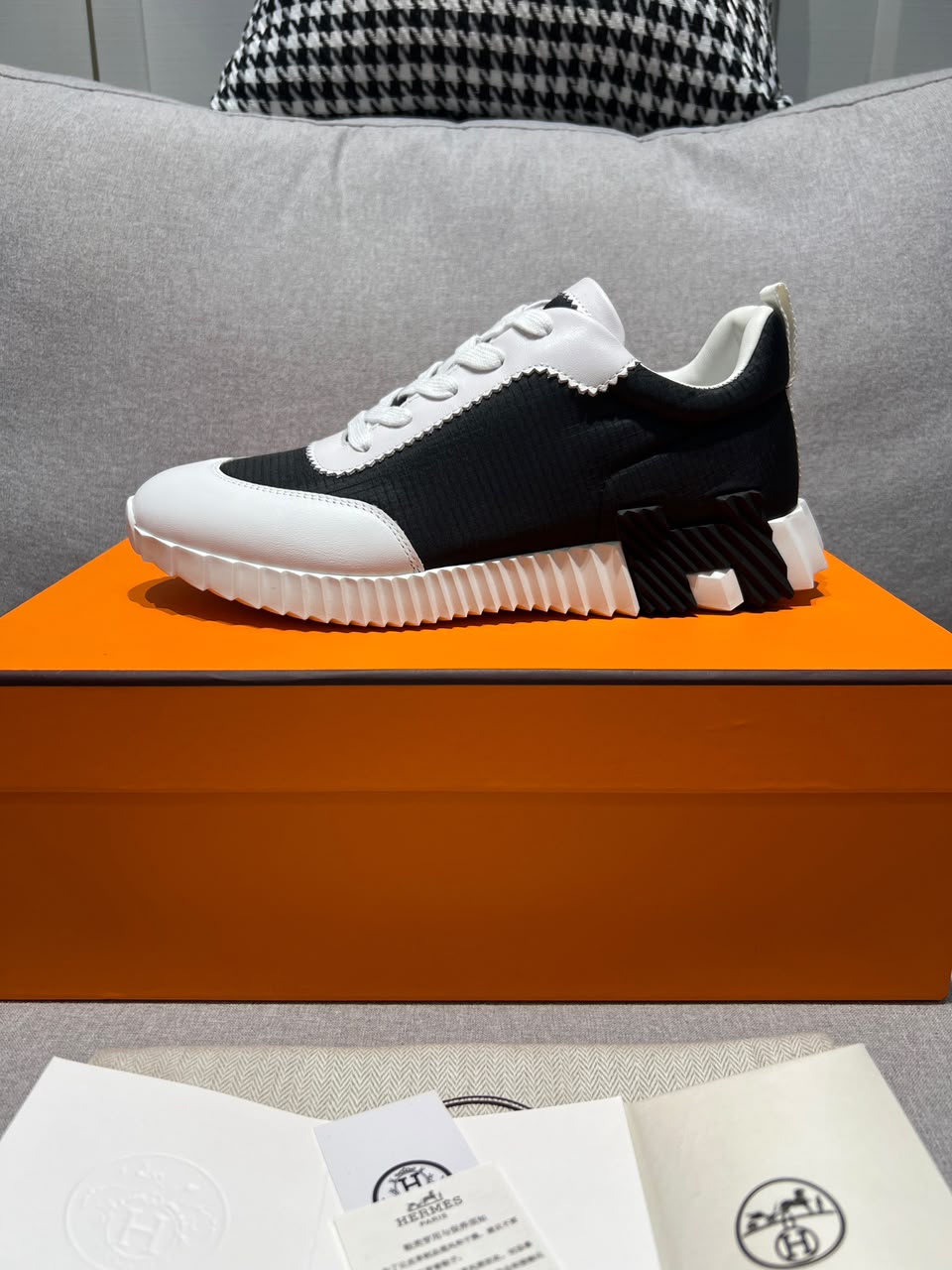 Hermès Jet Sneaker Black/White
