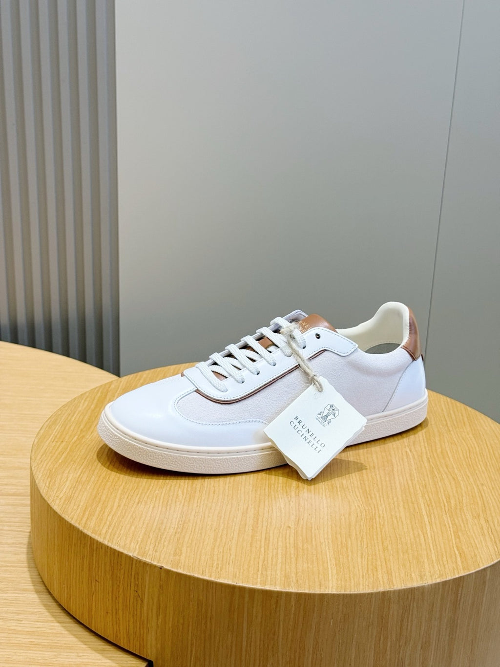 Brunello Cucinelli contrast-trimmed low-top Sneaker White/Tan Brown