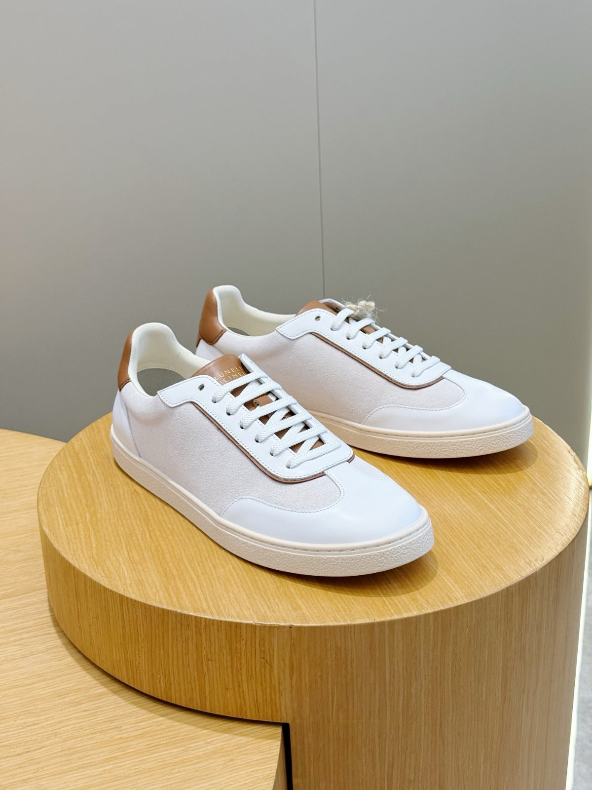 Brunello Cucinelli contrast-trimmed low-top Sneaker White/Tan Brown
