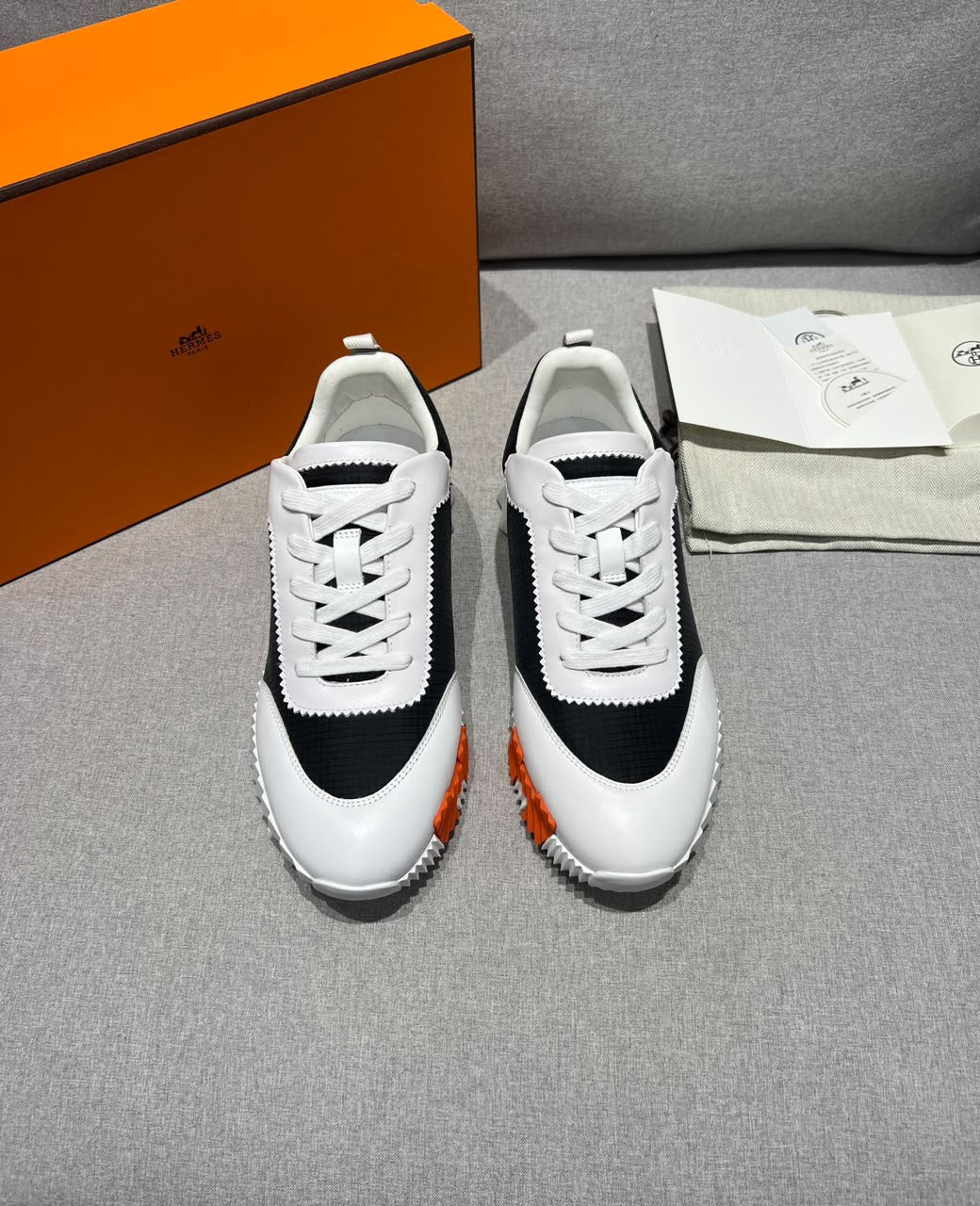 Hermès Jet Sneaker Black/White