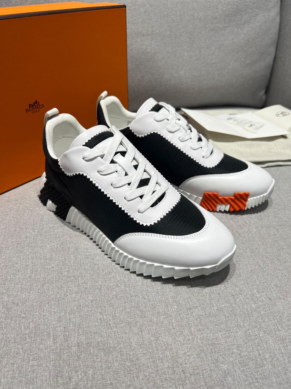 Hermès Jet Sneaker Black/White